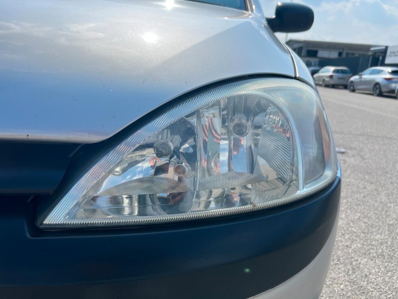 Opel Corsa 1.2i 16V cat 5 porte Euro 4 adatta a neopatentati