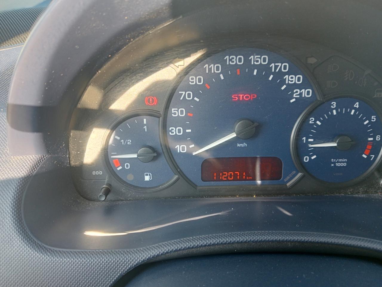 Peugeot 1007 1.4 Happy