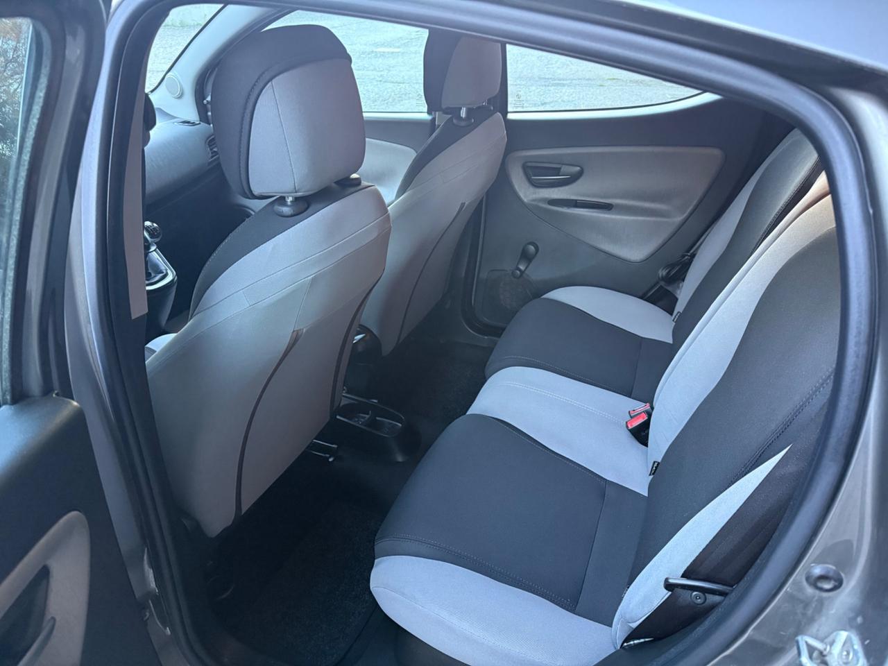 Lancia Ypsilon 1.2 69 CV 5 porte Silver