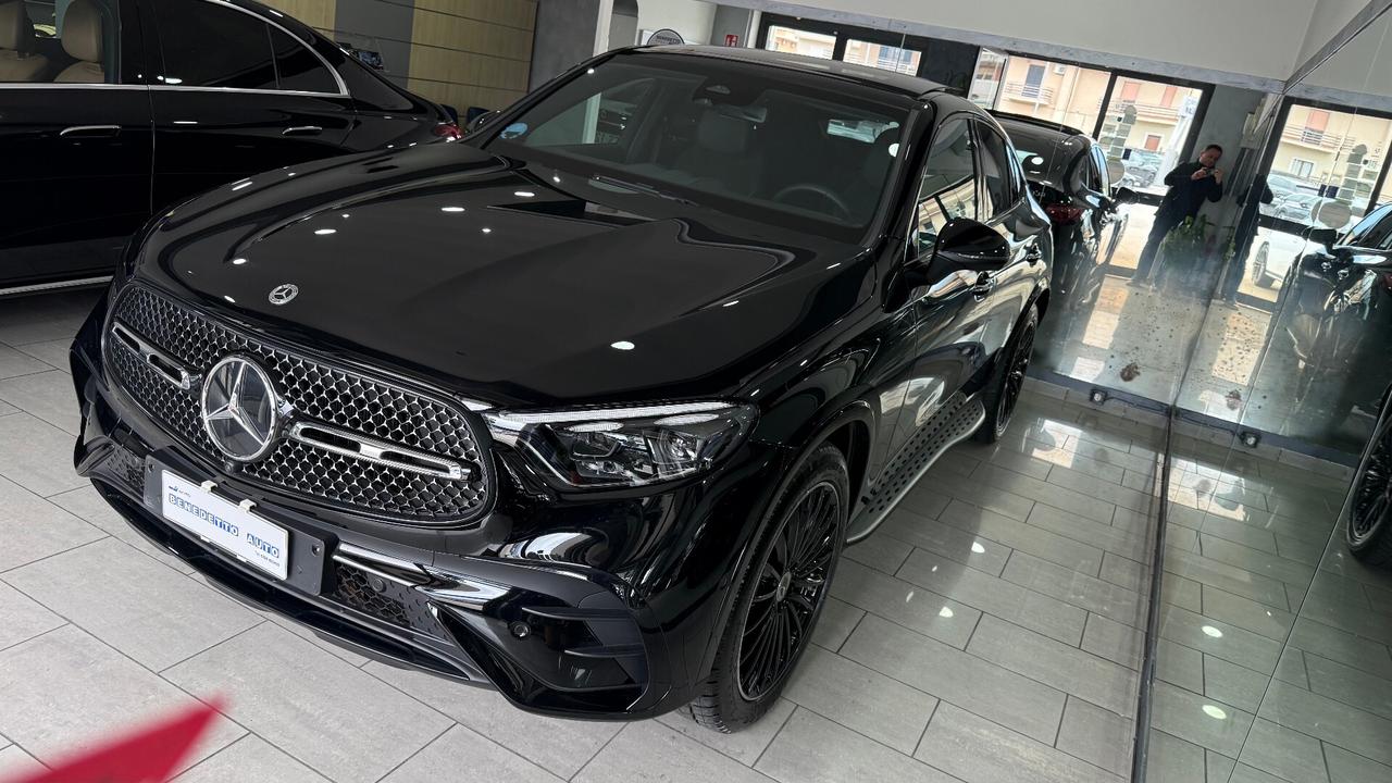 MERCEDES GLC 300 D COUPE' TOTAL BLACK