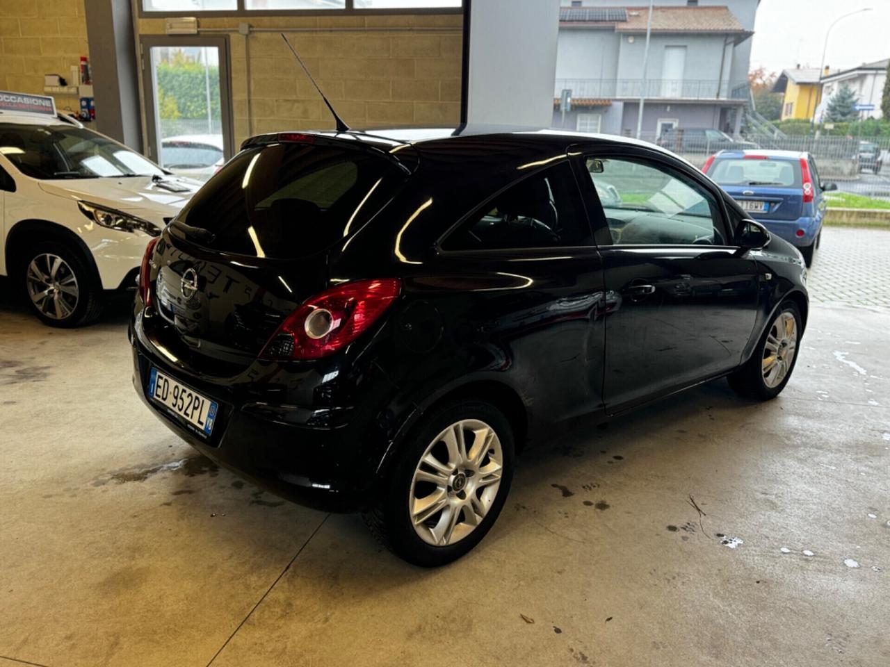 Opel Corsa 1.2 3 porte Club