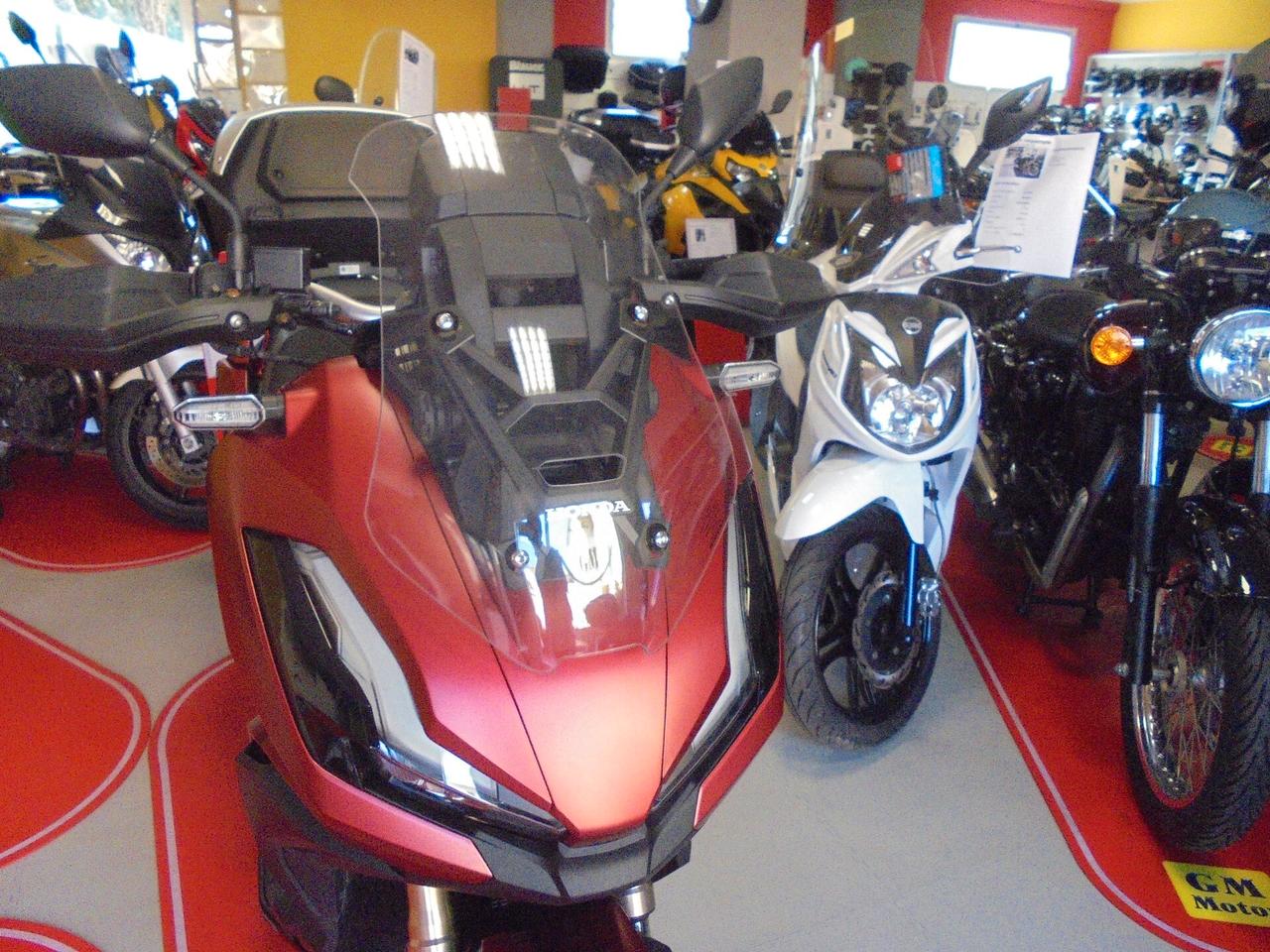 Honda ADV 350 ABS + TCS