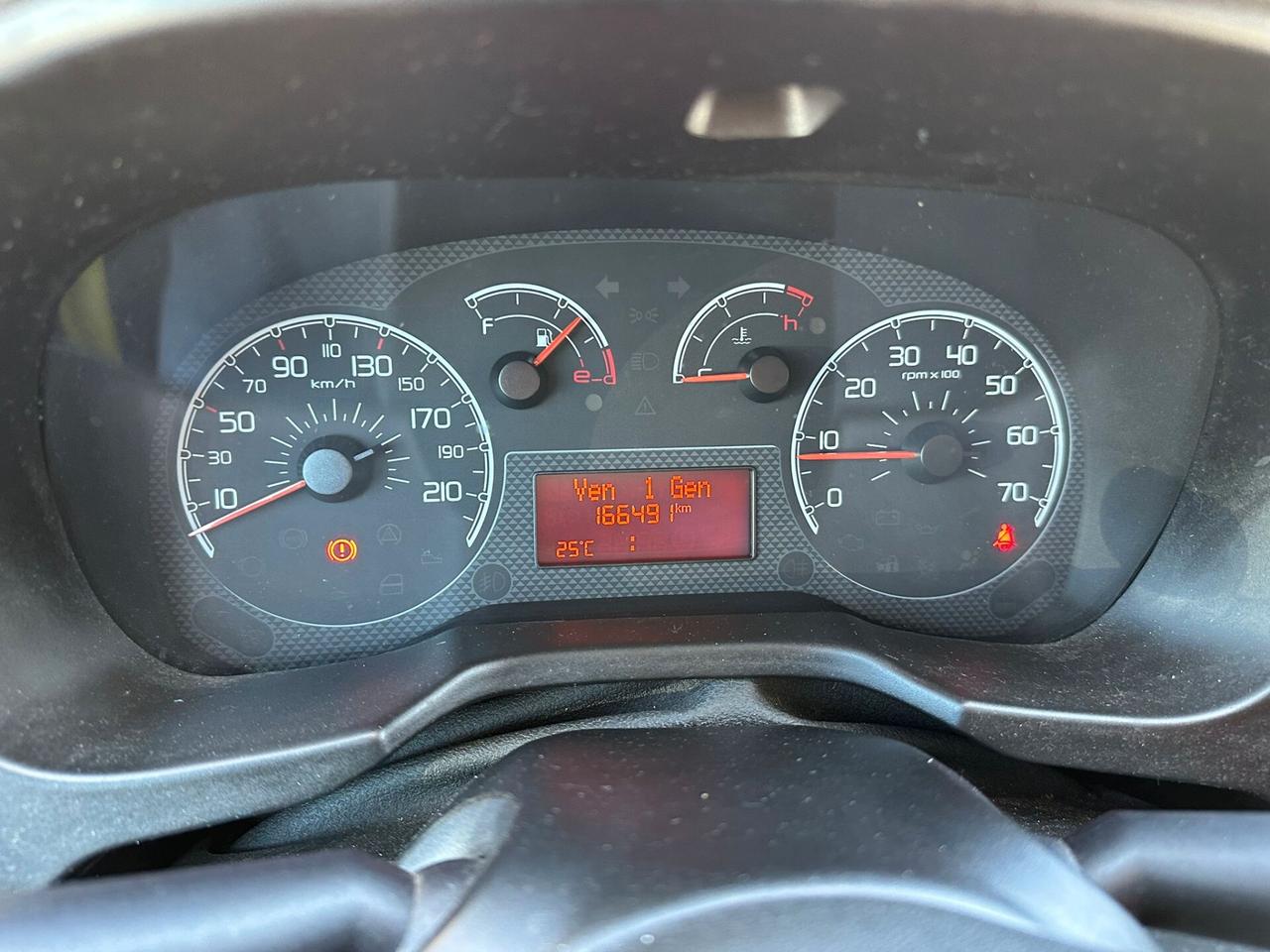 Fiat Qubo 1.3 MJT 75 CV Trekking