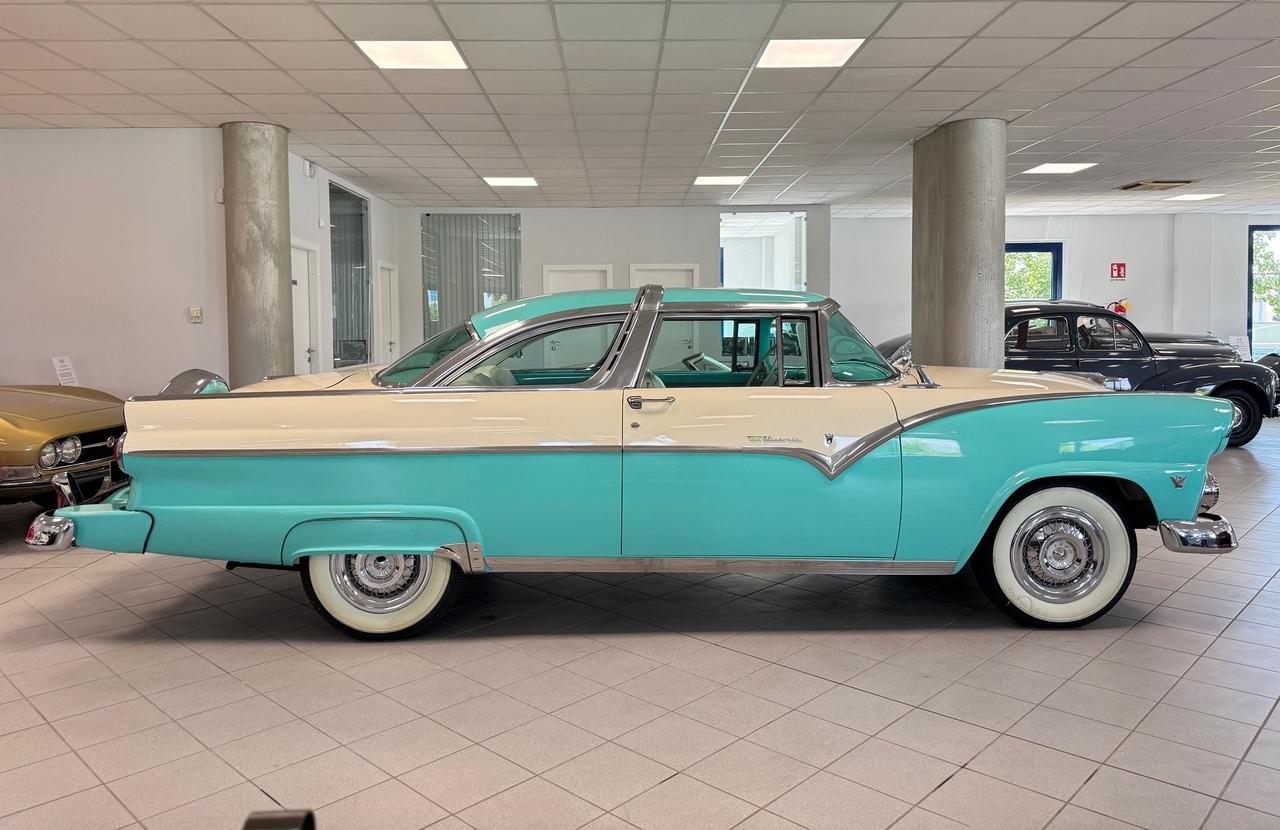 Ford Fairlane Crown Victoria