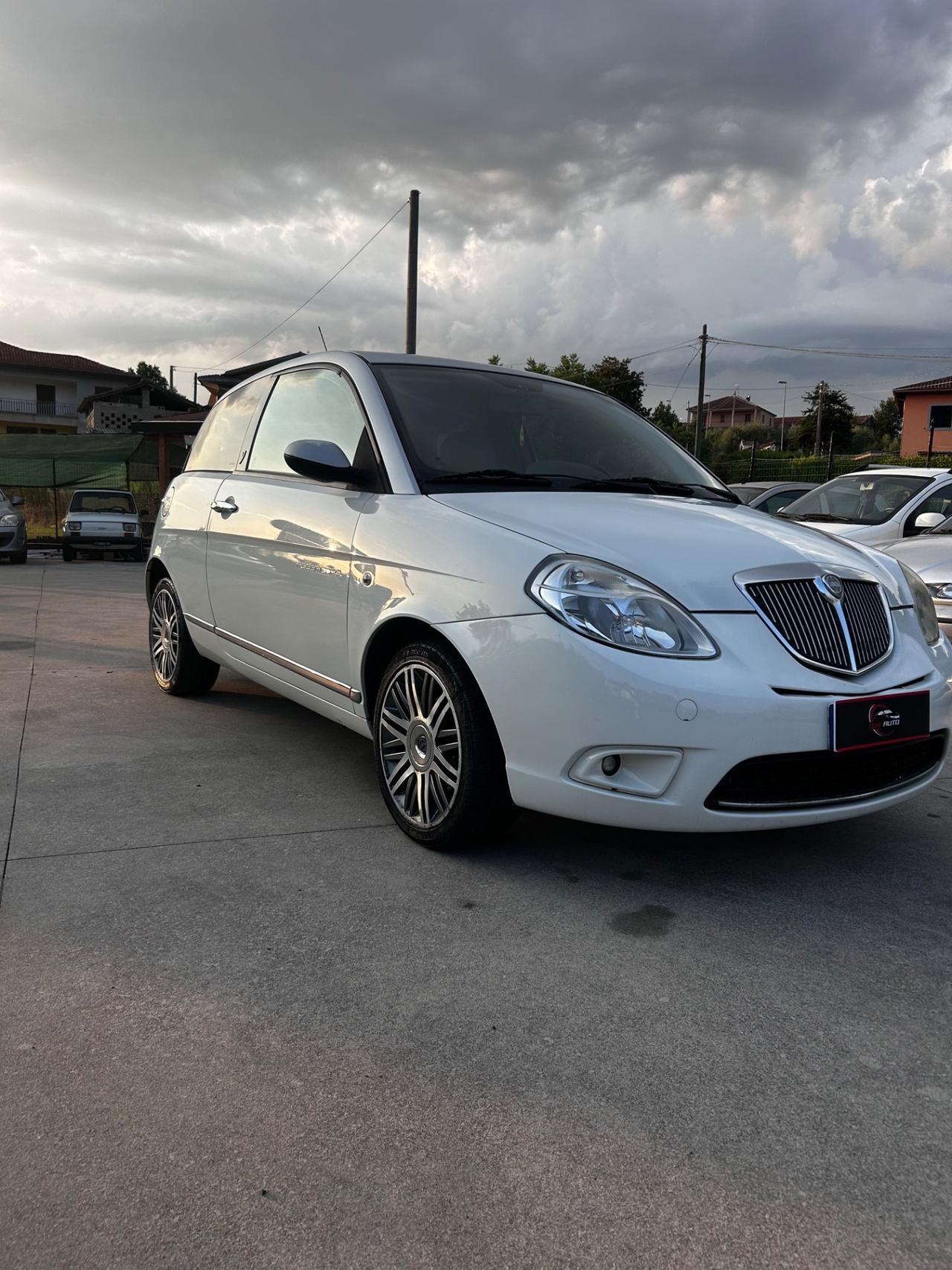 Lancia Ypsilon 1.2 Modamilano