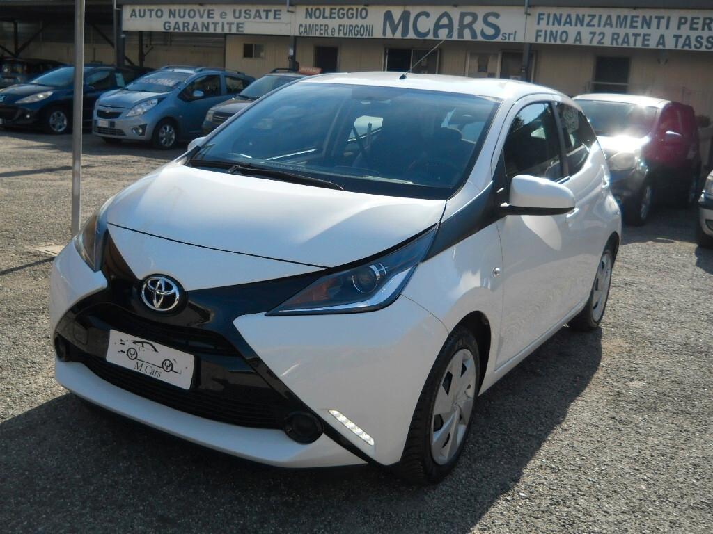 Toyota Aygo 1.0 VVT-i 69 CV 5 porte x-play automtica