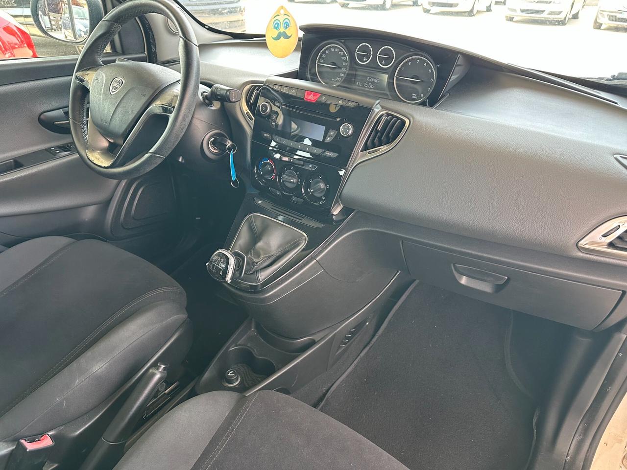 Lancia Ypsilon 1.2*8V*GOLD*PDC*MP3*CITY*NEOPATENTATI*