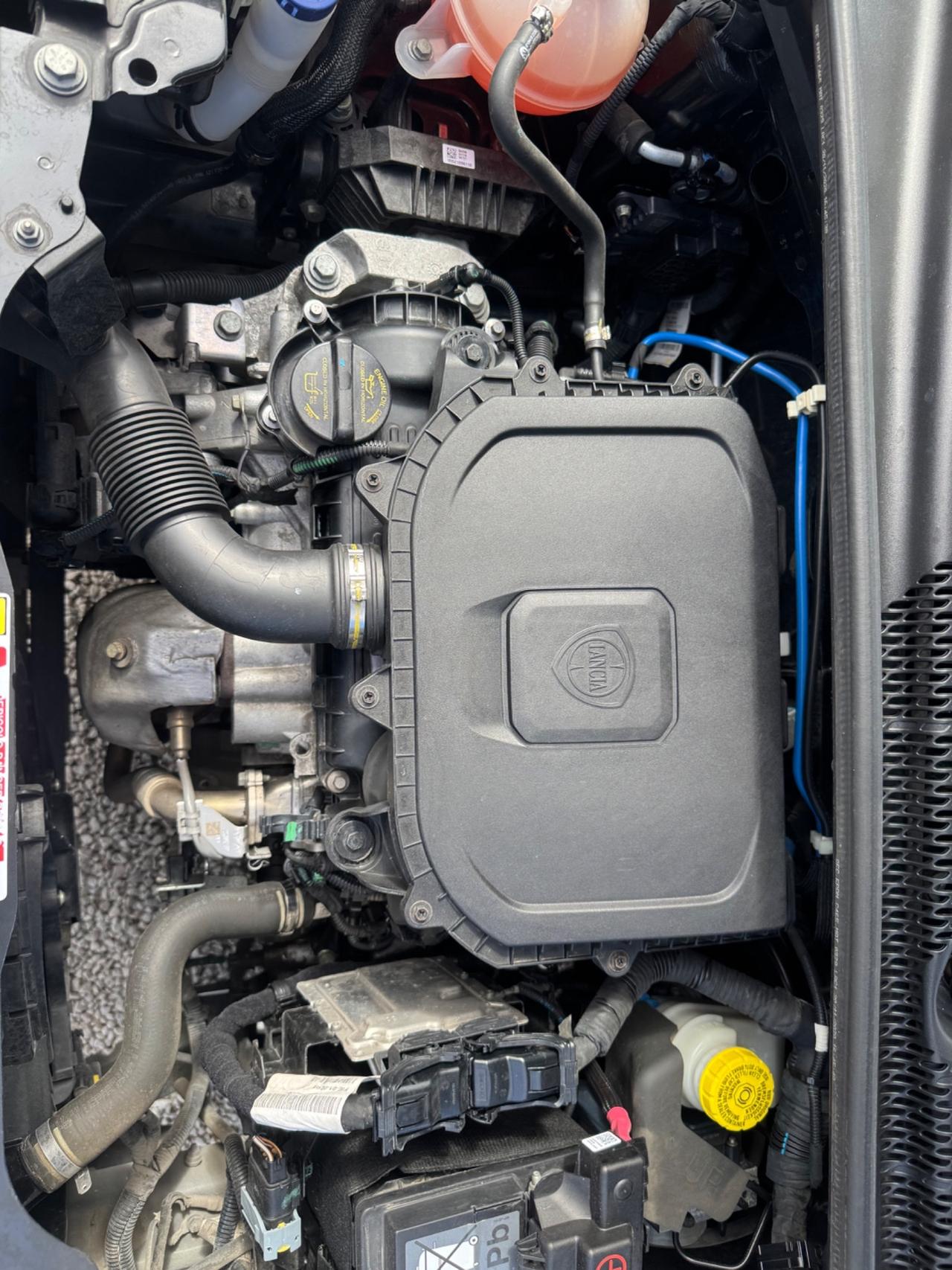 Lancia Ypsilon 1.0 Hibrid