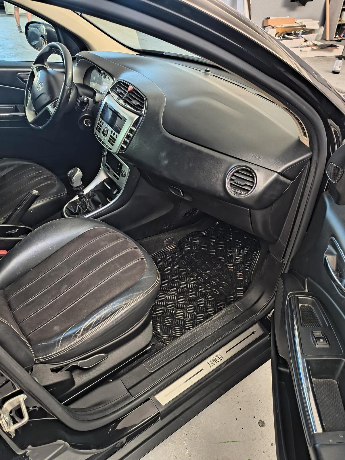 Lancia Delta 1.6 MJT DPF Silver