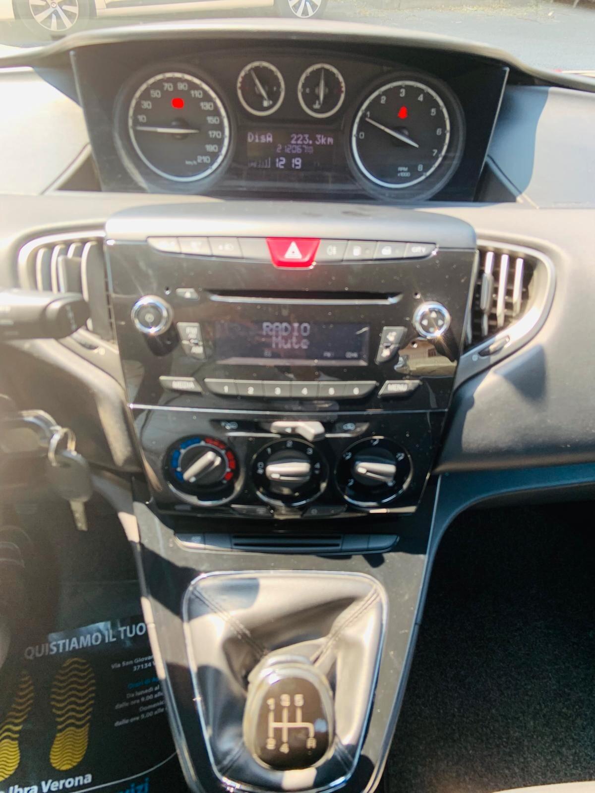Lancia Ypsilon 1.2 69 CV 5 porte GPL Ecochic 30th Anniversary