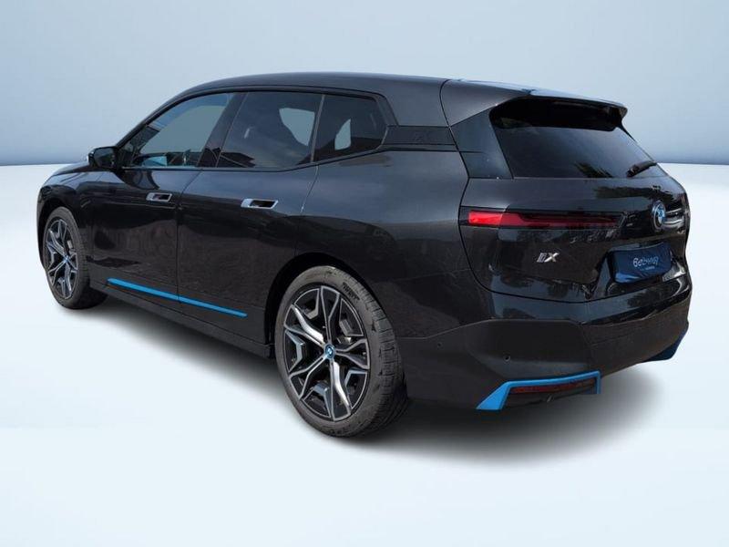BMW iX XDRIVE40 PACCHETTO SPORTIVO