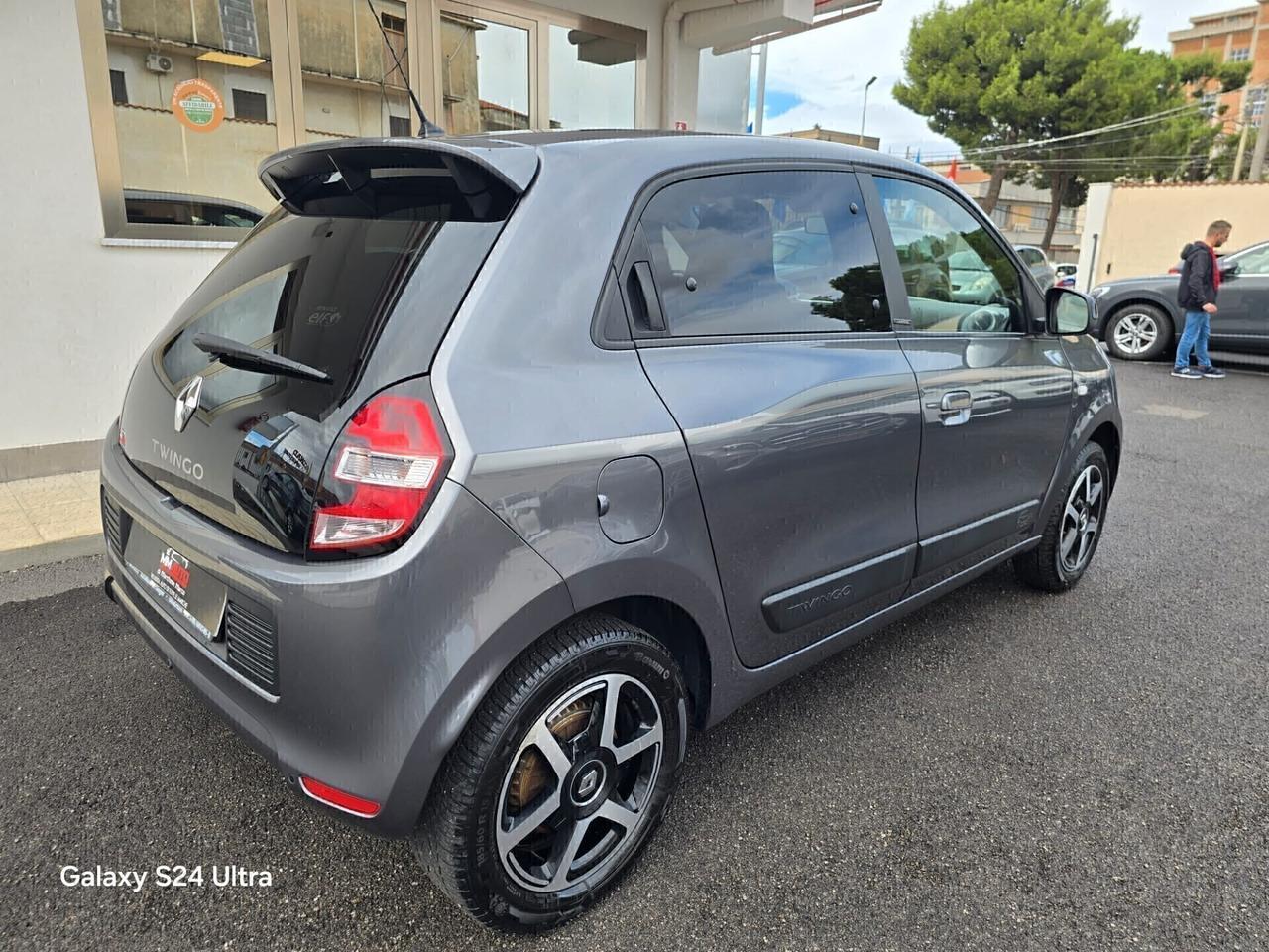 Renault Twingo TCe 90 CV EDC La Parisienne