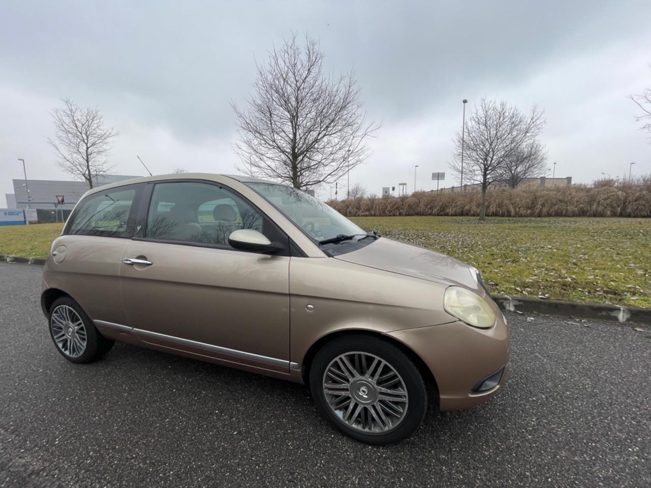 Lancia Ypsilon 1.3 MJT 90 CV Blue&Me