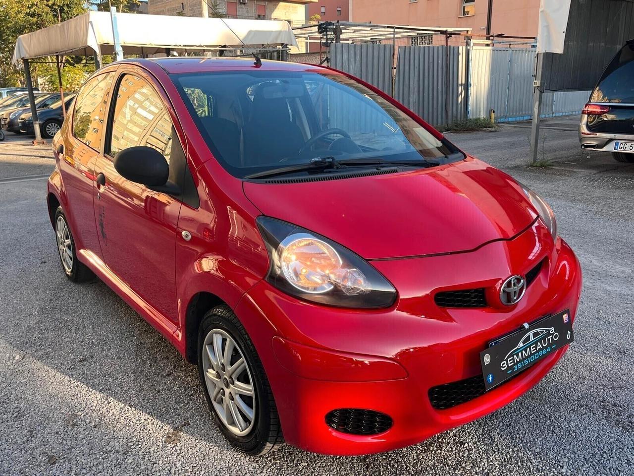 Toyota Aygo 1.0 VVT-i 68CV 5 porte Now 67.000KM