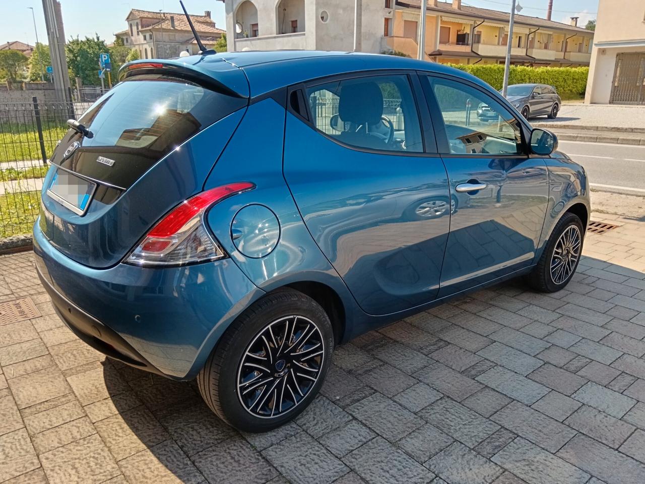 Lancia Ypsilon 1.2 69 CV 5 porte Gold