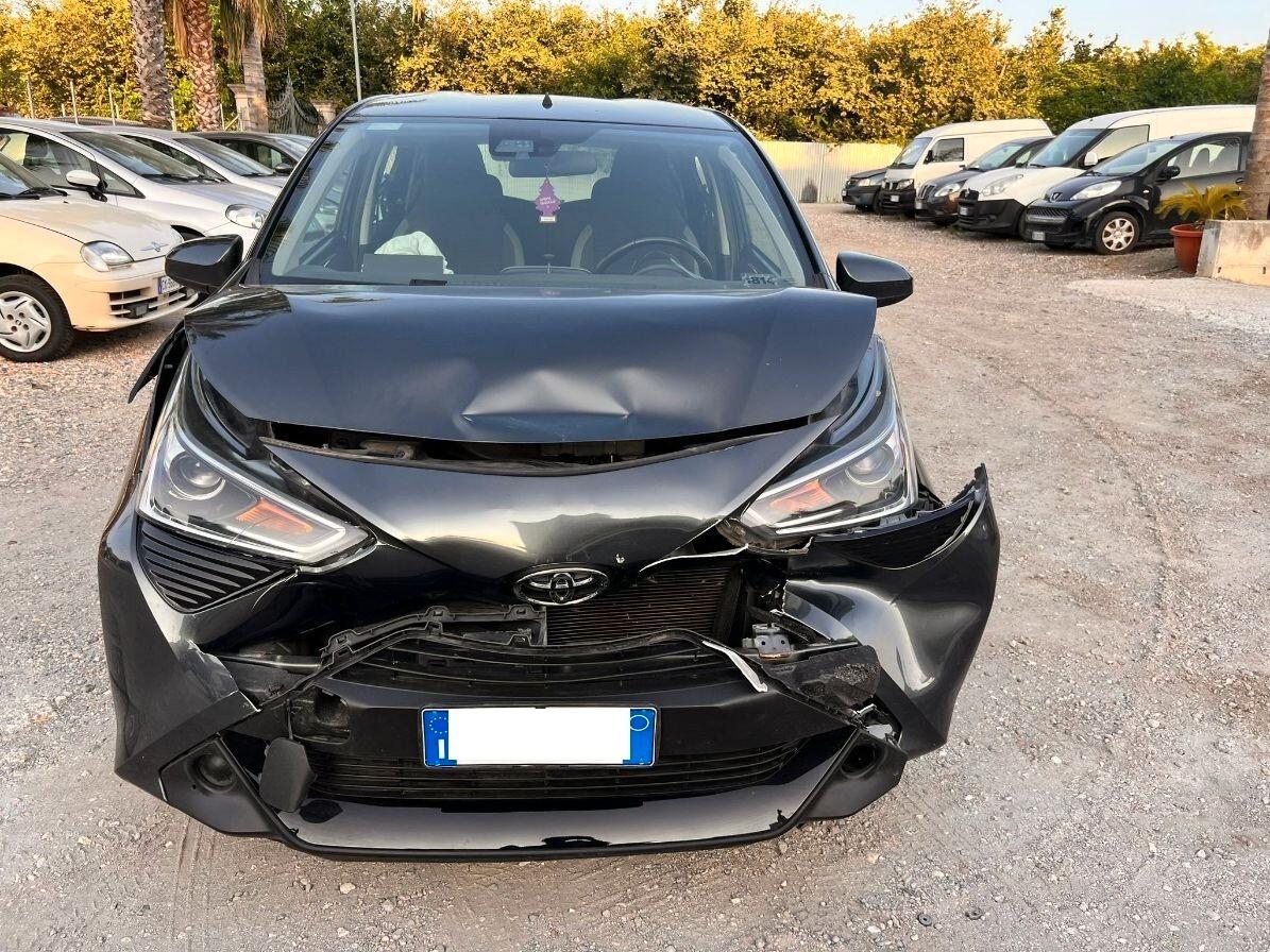 Toyota Aygo 1.0 VVT-i 72 CV 5 porte x-play MMT
