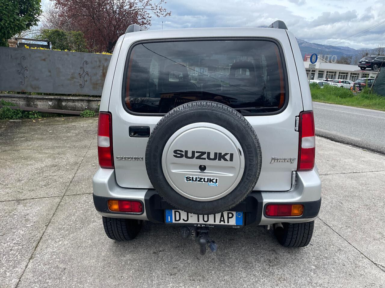 Suzuki Jimny 1.5 DDiS cat 4WD GANCIO TRAINO TAGLIANDATA 4 GOMME NUOVE