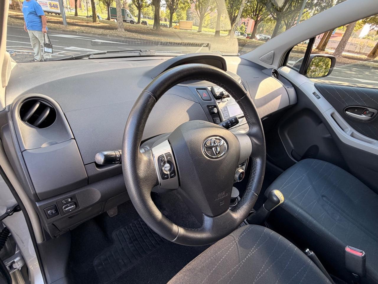 Toyota Yaris 1.3 Benz 5 porte Sol *OK NEO PATENTATI*