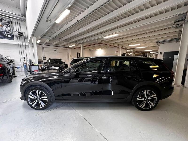 Volvo V60 Cross Country V60 II 2023 Cross Country 2.0 b4 Plus awd auto