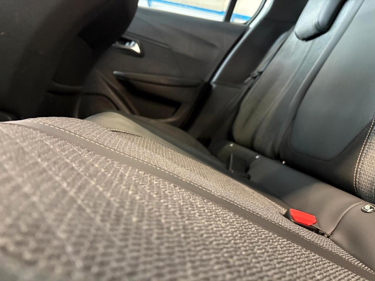 Peugeot 208 ALLURE Hybrid 110 e-DCS6 SPOTICAR