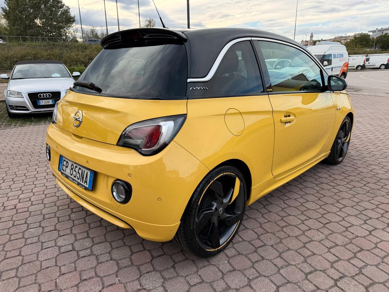 Opel Adam 1.4 100 CV VALENTINO ROSSI VR46