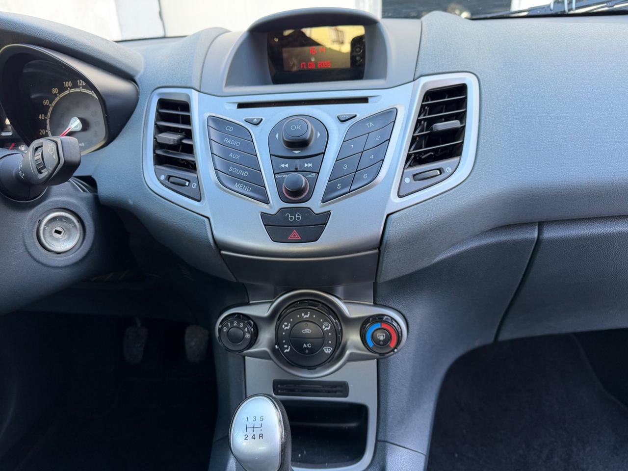 Ford Fiesta 1.4 TDCi 5p. Titanium distrib nuova frizione nuova