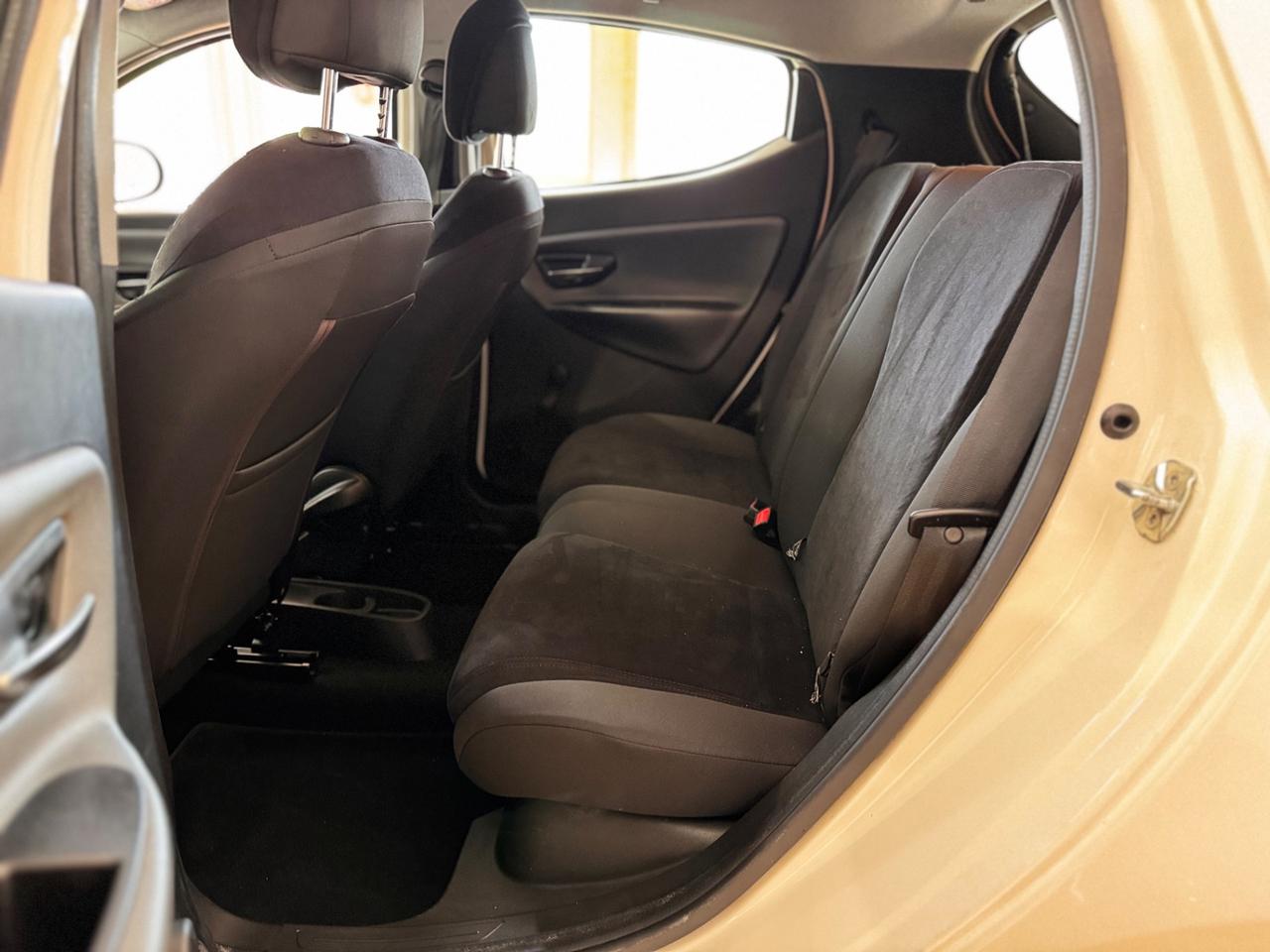 Lancia Ypsilon 0.9 TwinAir 85 CV 5 porte Metano Ecochic Silver