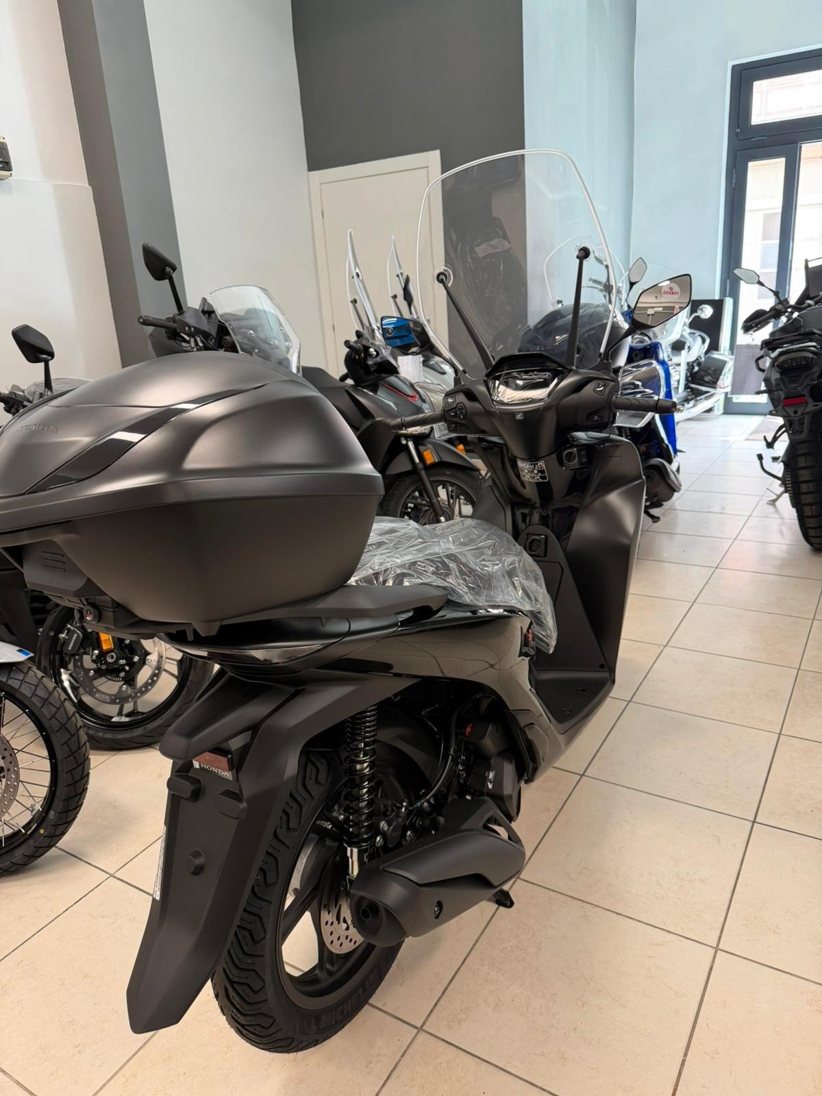 Honda SH 125 sport 60 euro al mese