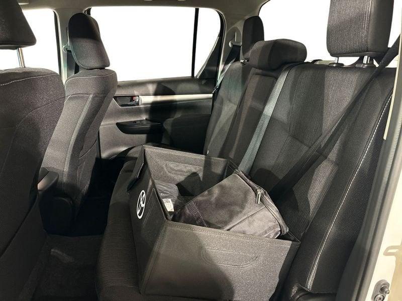Toyota Hilux 2.8 D-4D A/T 4WD 4 porte DoubleCab Lounge