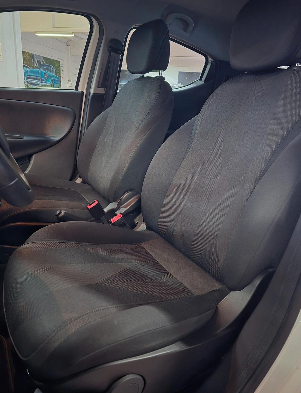 Lancia Ypsilon 1.2 69 CV 5 porte S&S Platinum