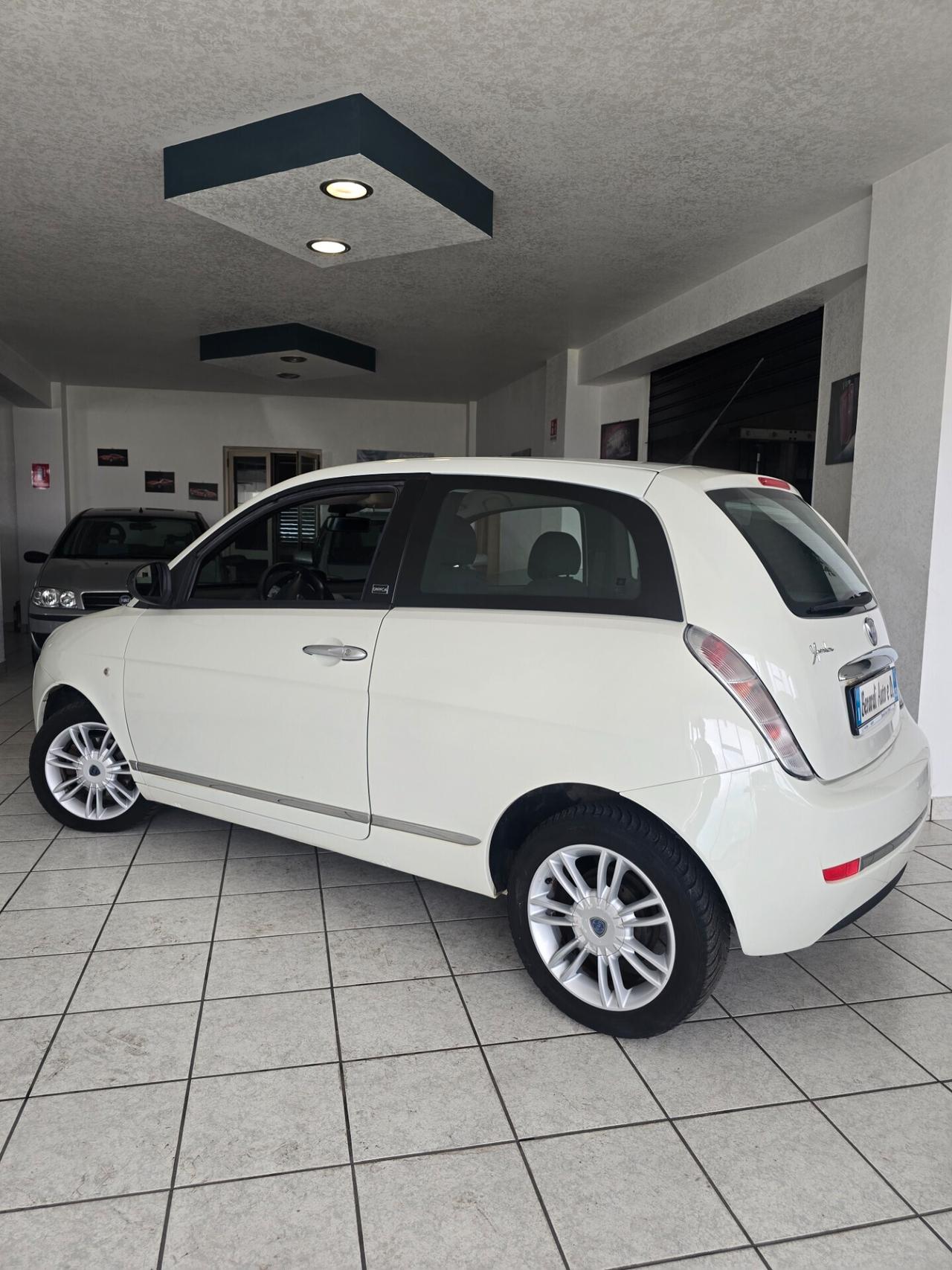 Lancia Ypsilon 1.3 MJT 75 CV Platinum