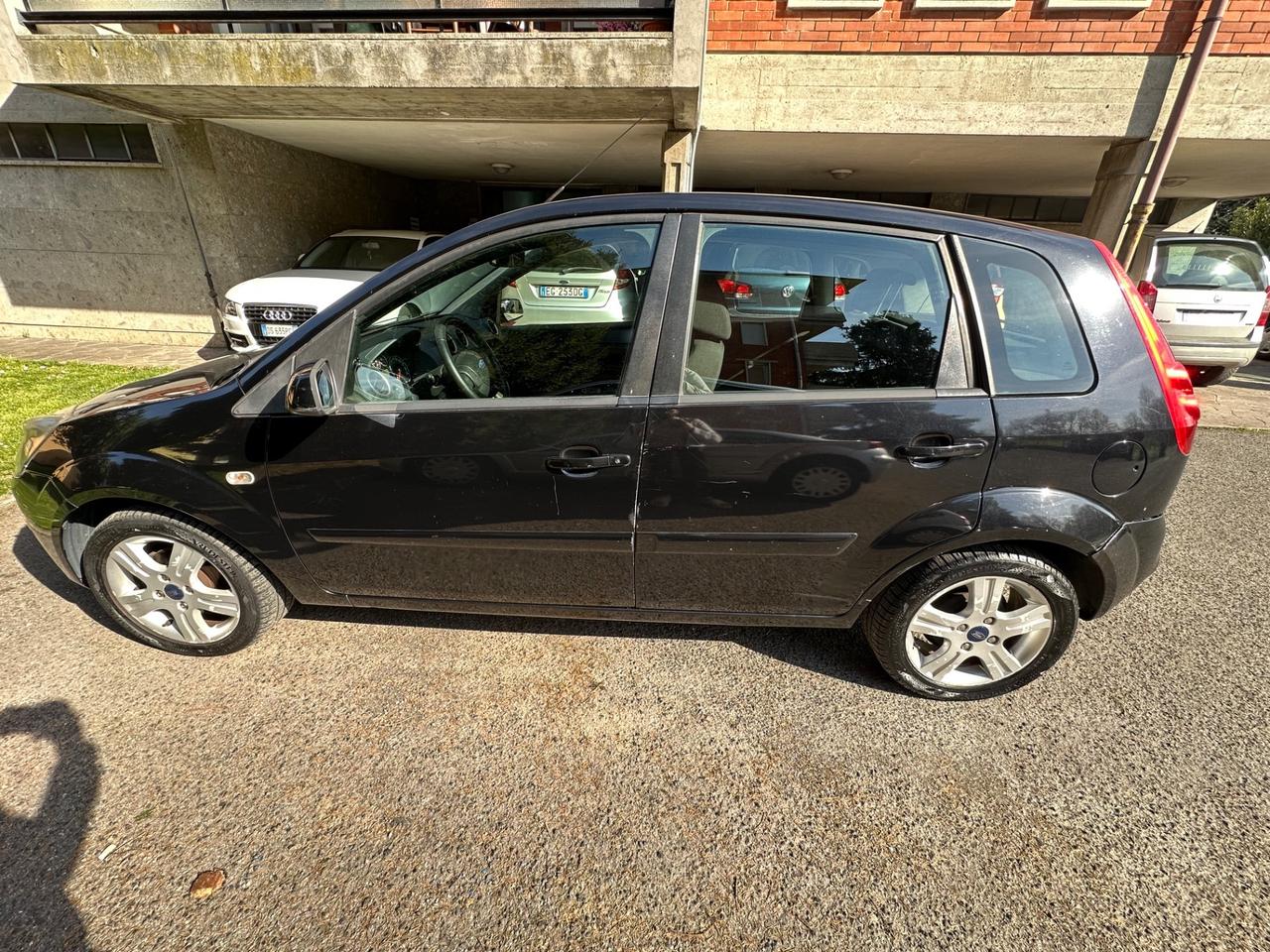 Ford Fiesta 1.2 16V 5p. Ghia
