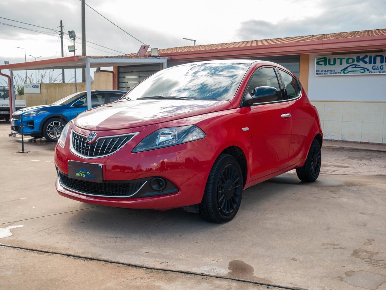 Lancia Ypsilon 1.0 FireFly 5 porte S&S Hybrid Silver