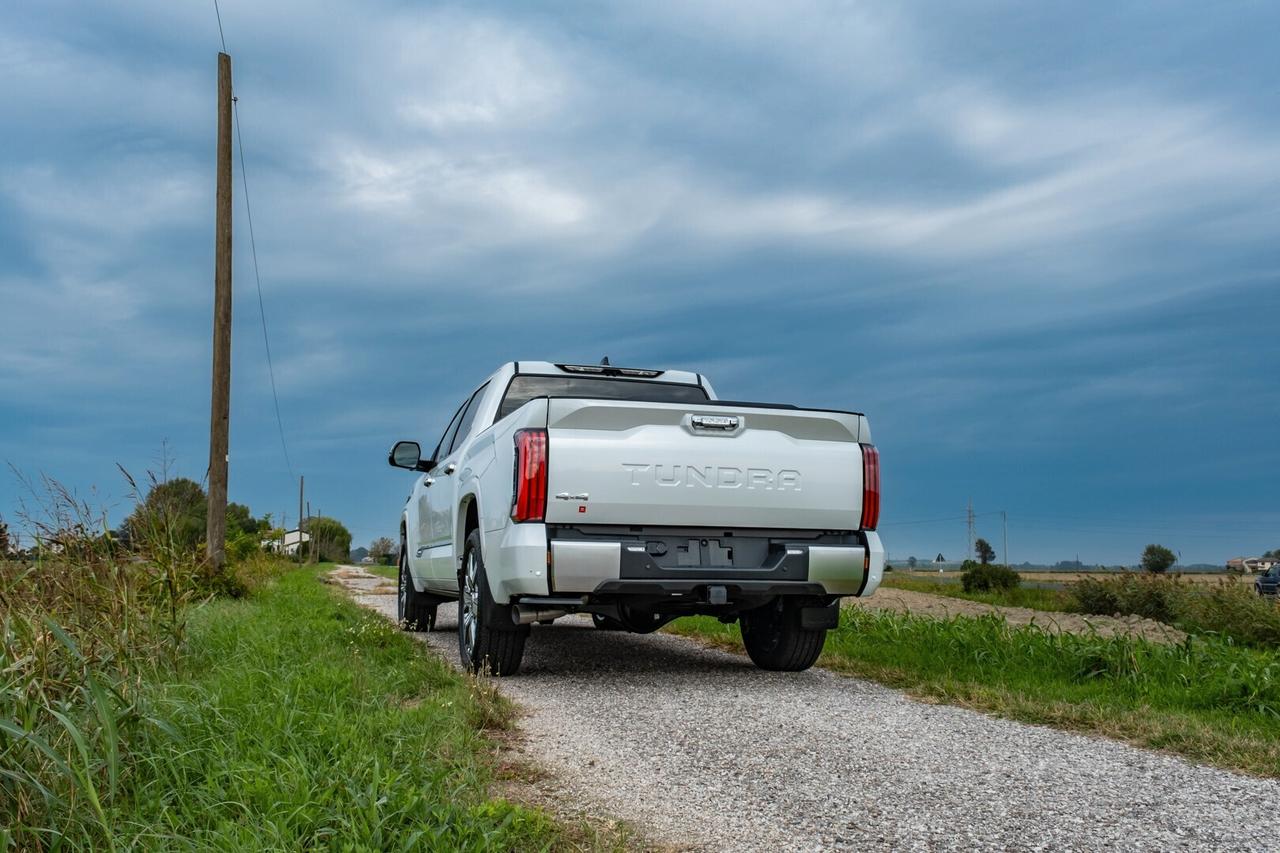 Toyota Tundra Crew 3.5L v6 Twin Turbo 4x4 HYBRID CAPSTONE