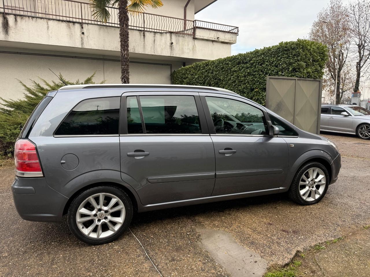 Opel Zafira 1.8 16V VVT Cosmo GPL 7POSTI