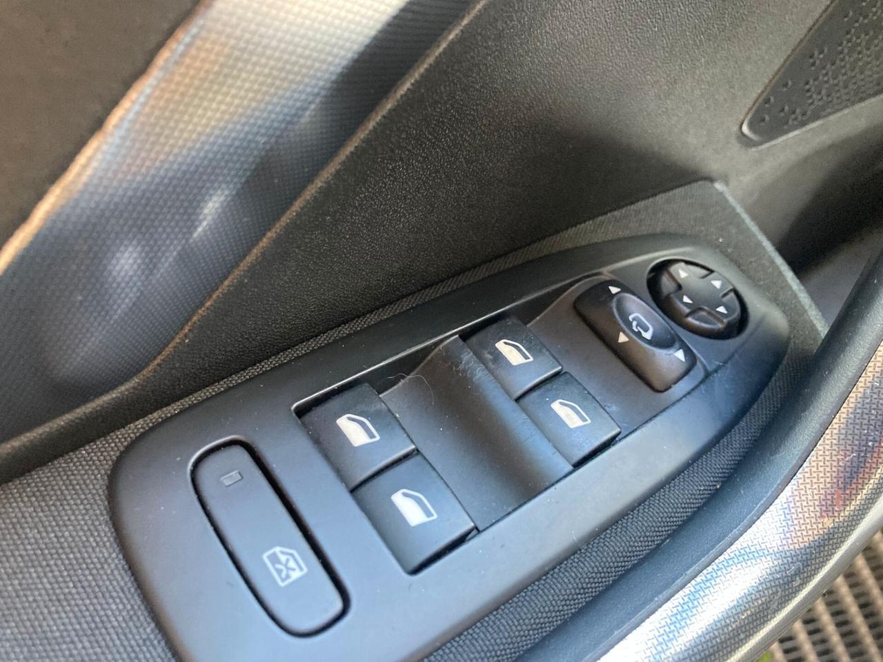 Peugeot 2008 1.6 e-HDi - PERFETTA - 2014