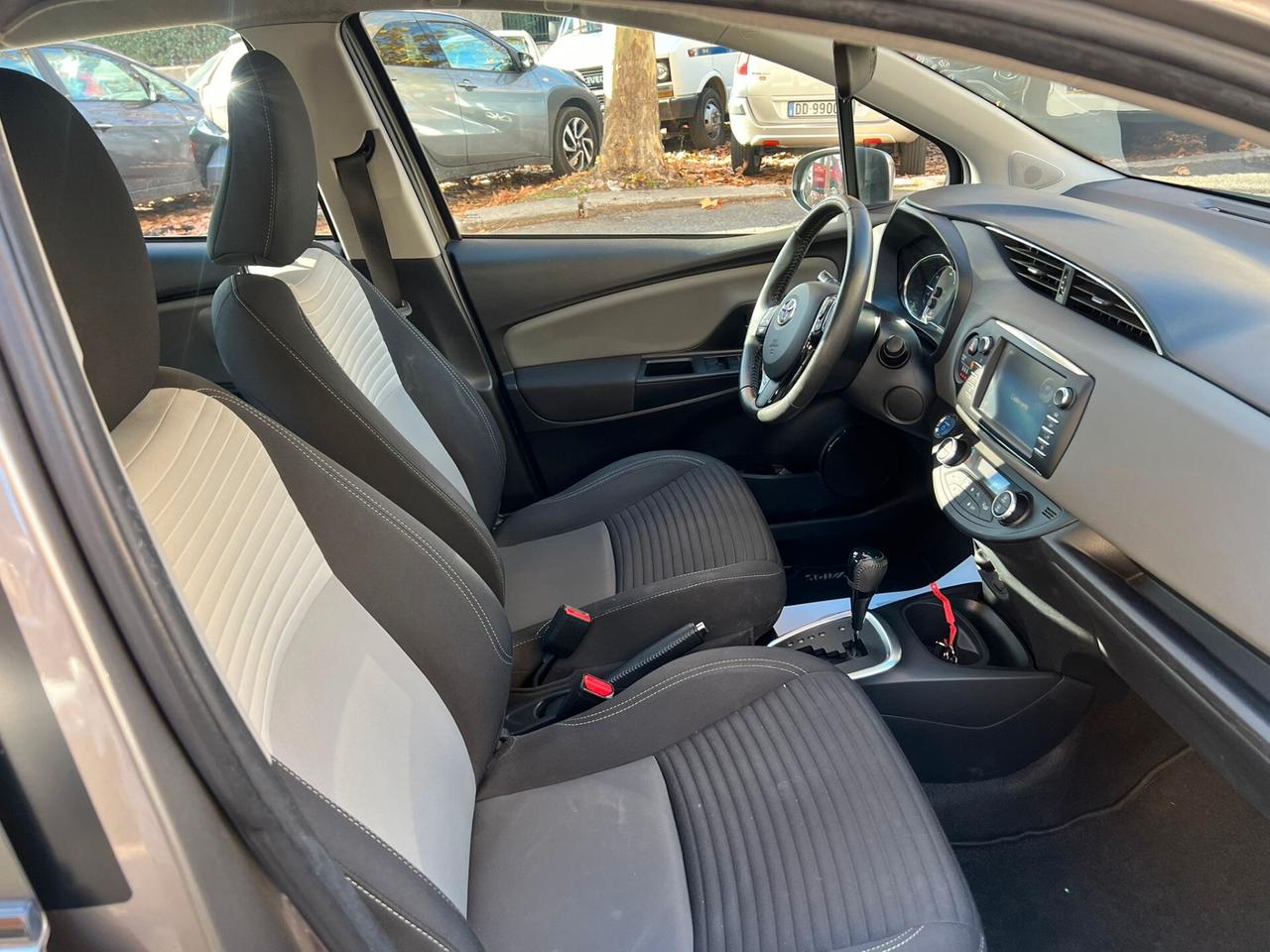 Toyota Yaris 1.5 Hybrid 5 porte Business