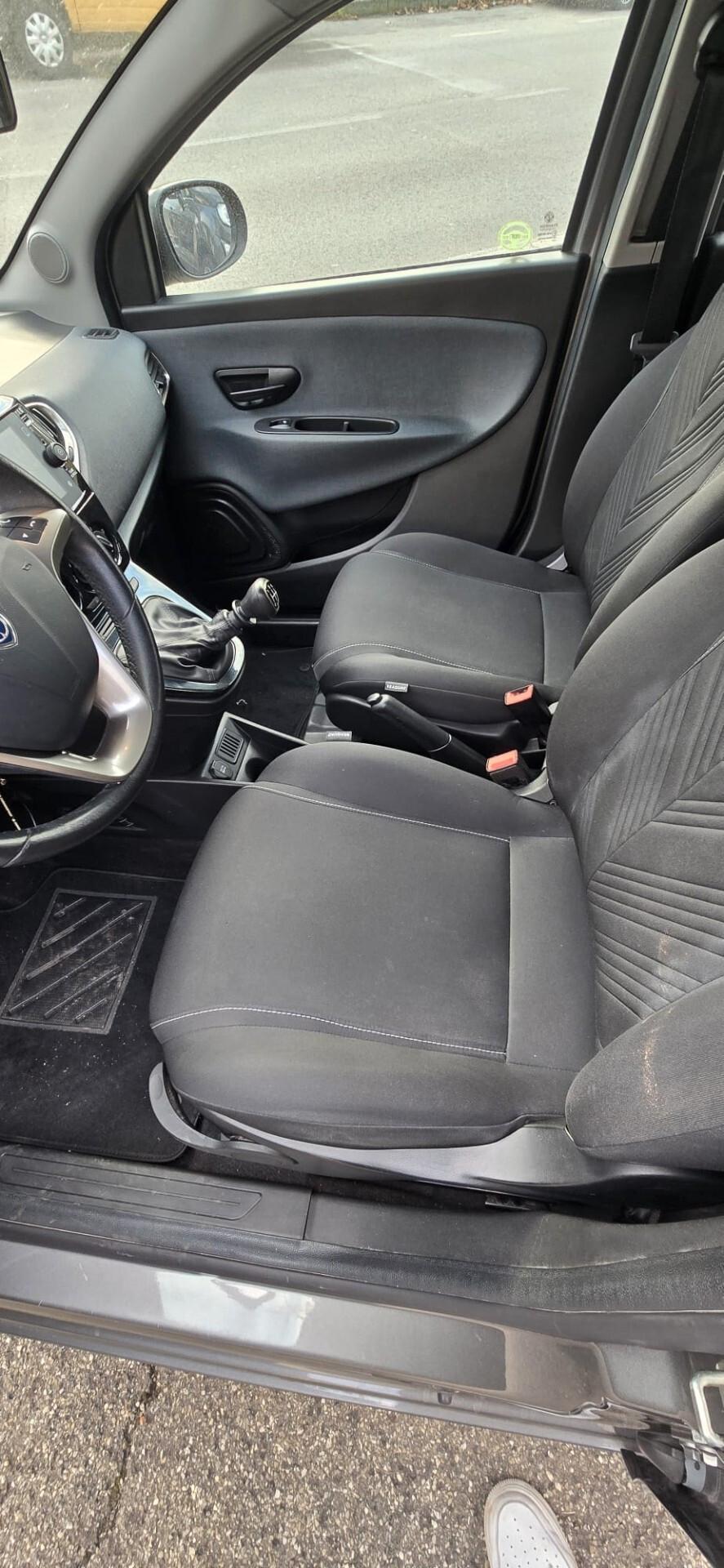 Lancia Ypsilon 1.0 FireFly 5 porte S&S Hybrid UnYca