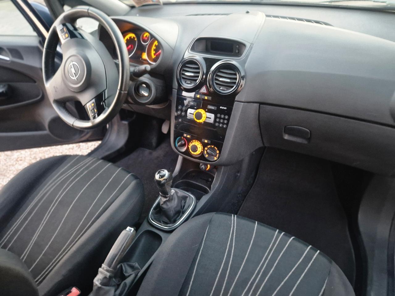 Opel Corsa 1.2 5 porte Cosmo