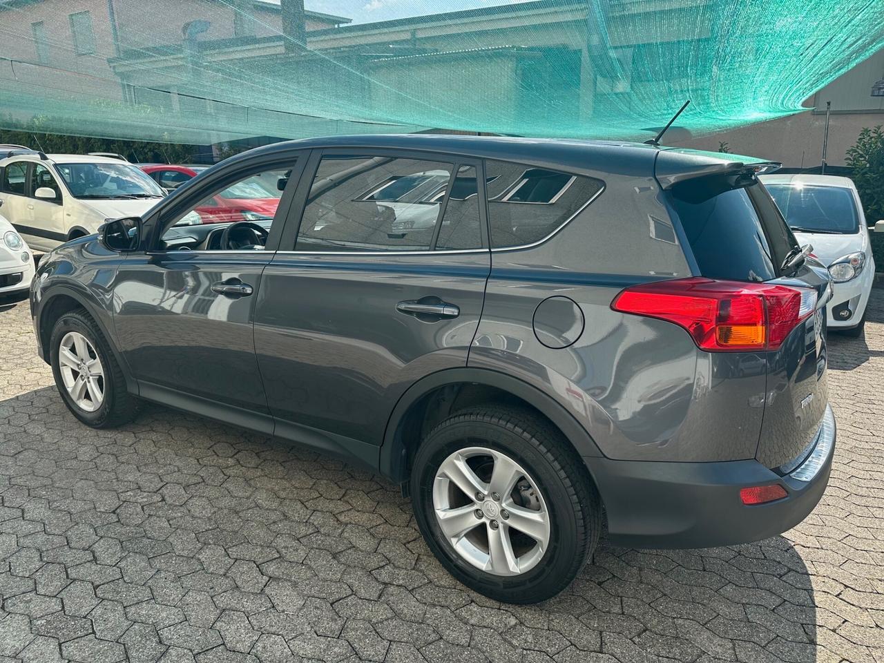 Toyota RAV 4 RAV4 2.0 D-4D 2WD*EURO5*NAVI*CERCHI