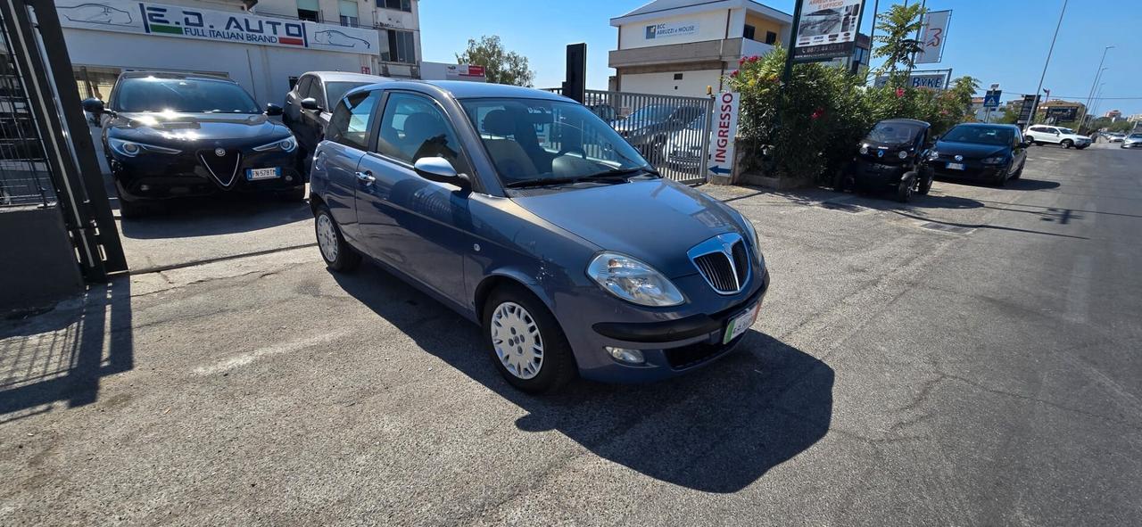 Lancia Ypsilon 1.2 16V Platino