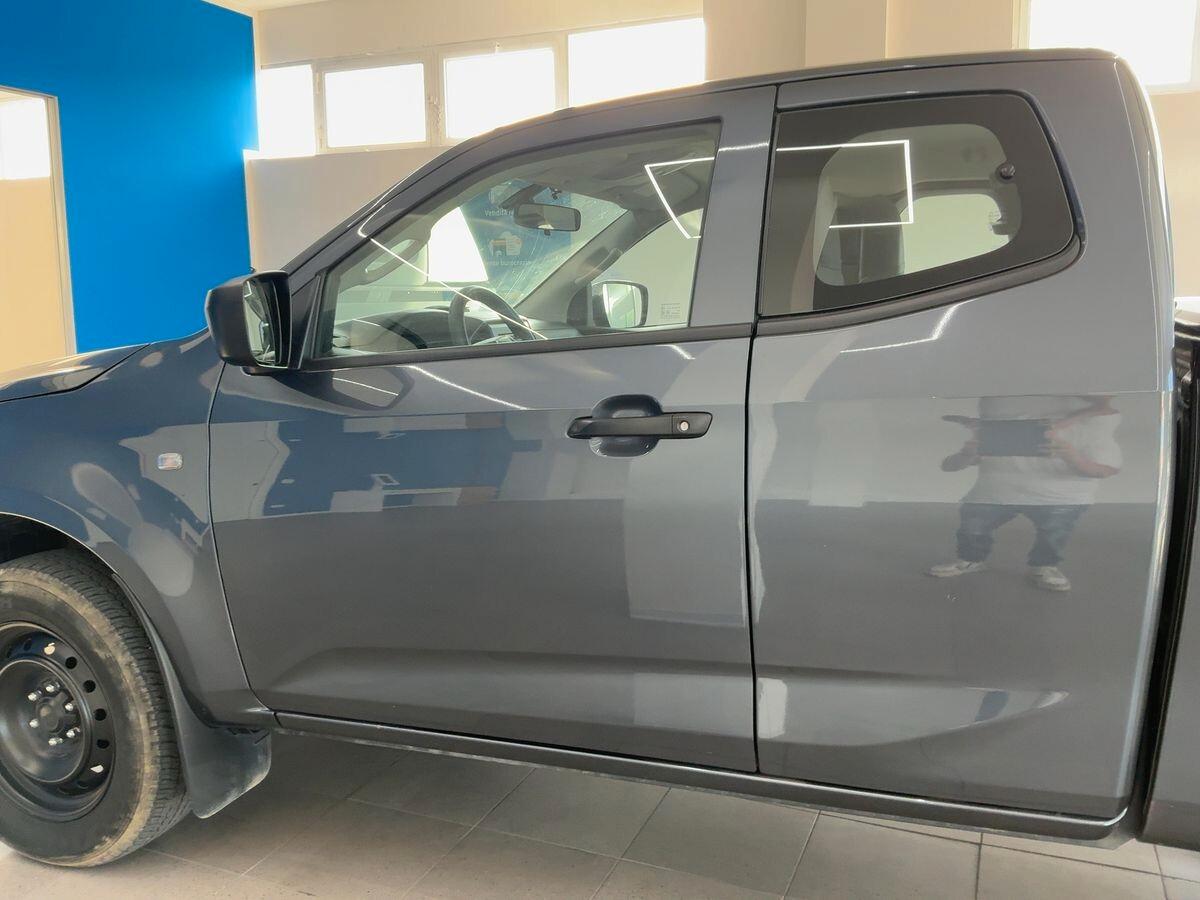 ISUZU D-MAX 1.9 TD Space Cab 4WD L — 163 CV | 11/2024 | 30.551 km