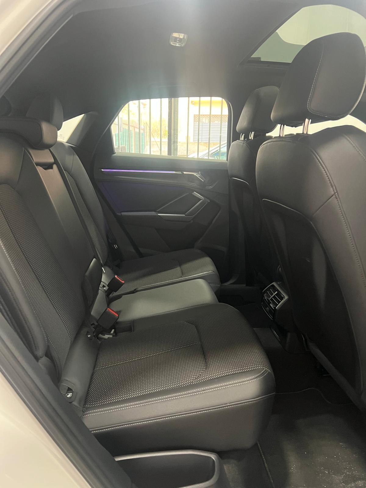 Audi Q3 35 TDI Identity Black