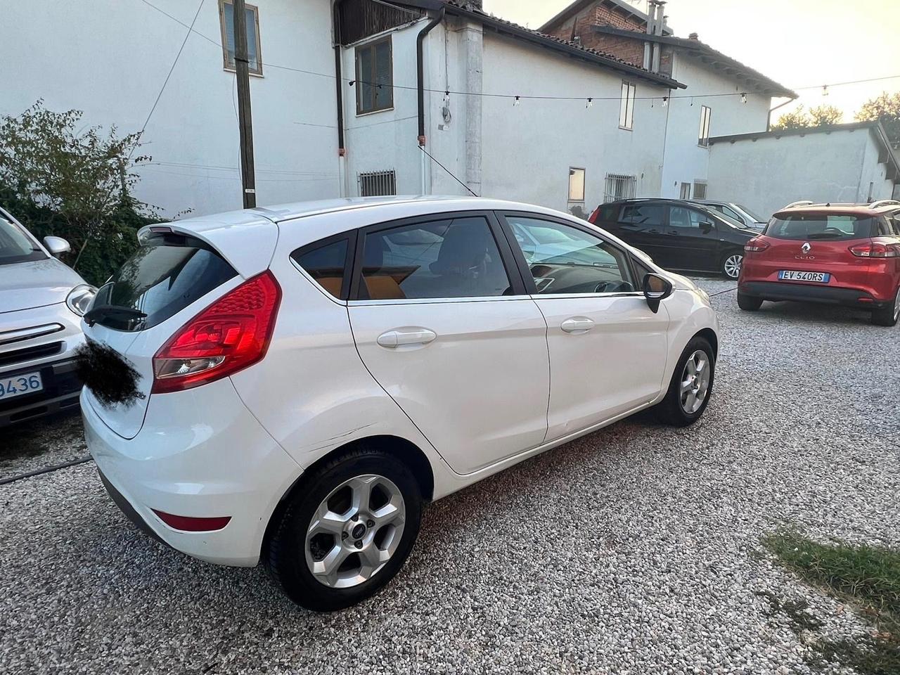Ford Fiesta 1.4 5 porte Bz.- GPL Titanium
