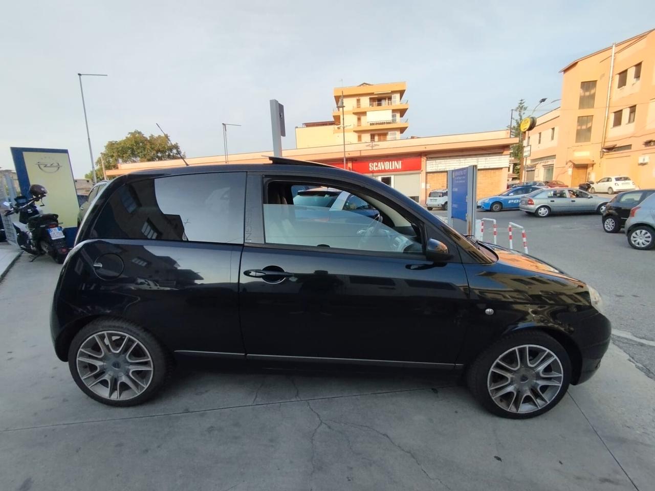 Lancia Ypsilon 1.3 MJT 90 CV DPF Sport MomoDesign