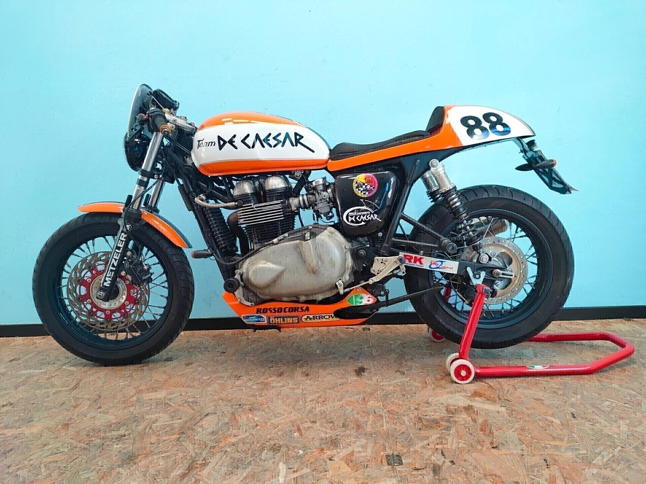 Triumph Thruxton CUP - Regina delle Cafe Racer