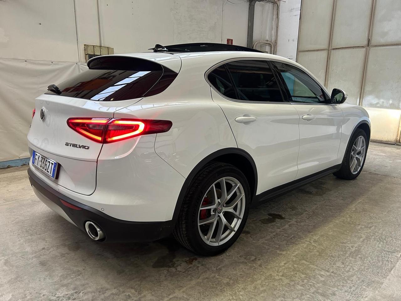 Alfa Romeo Stelvio 2.2 Turbodiesel 210 CV AT8 Q4 Super