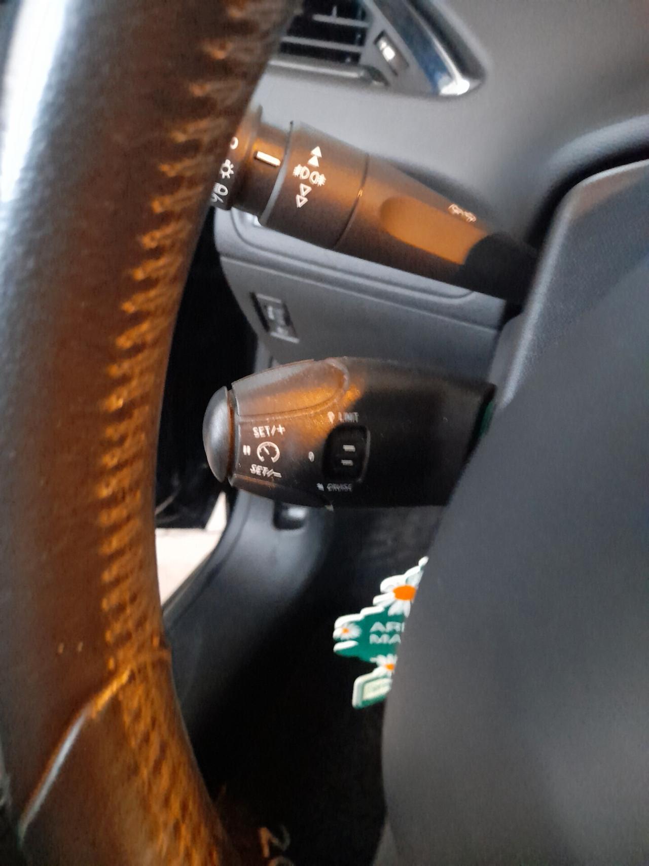 Peugeot 208 PureTech 82 5 porte Allure