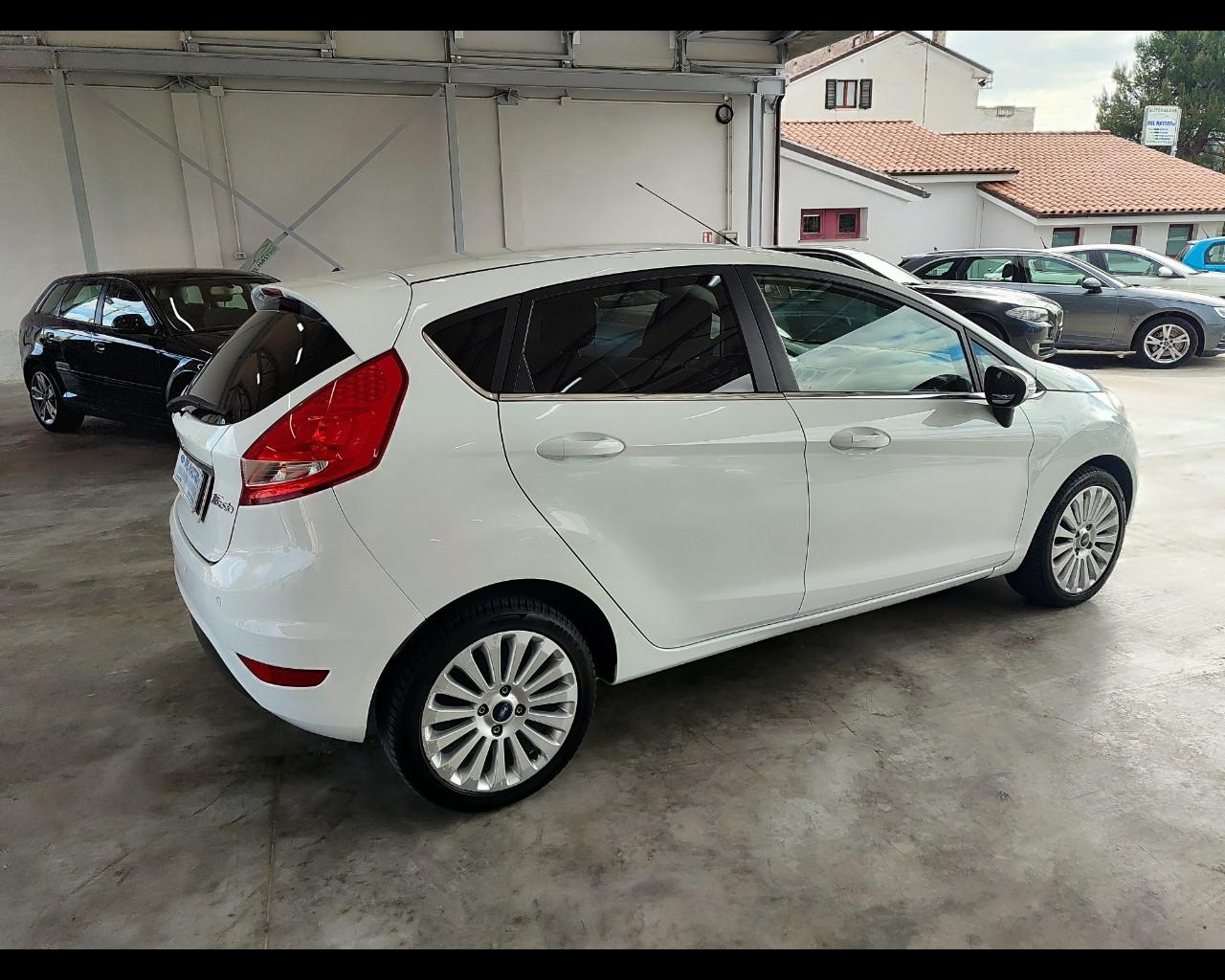 FORD Fiesta 6ª serie - Fiesta 1.4 5 porte Bz.- GPL Titanium