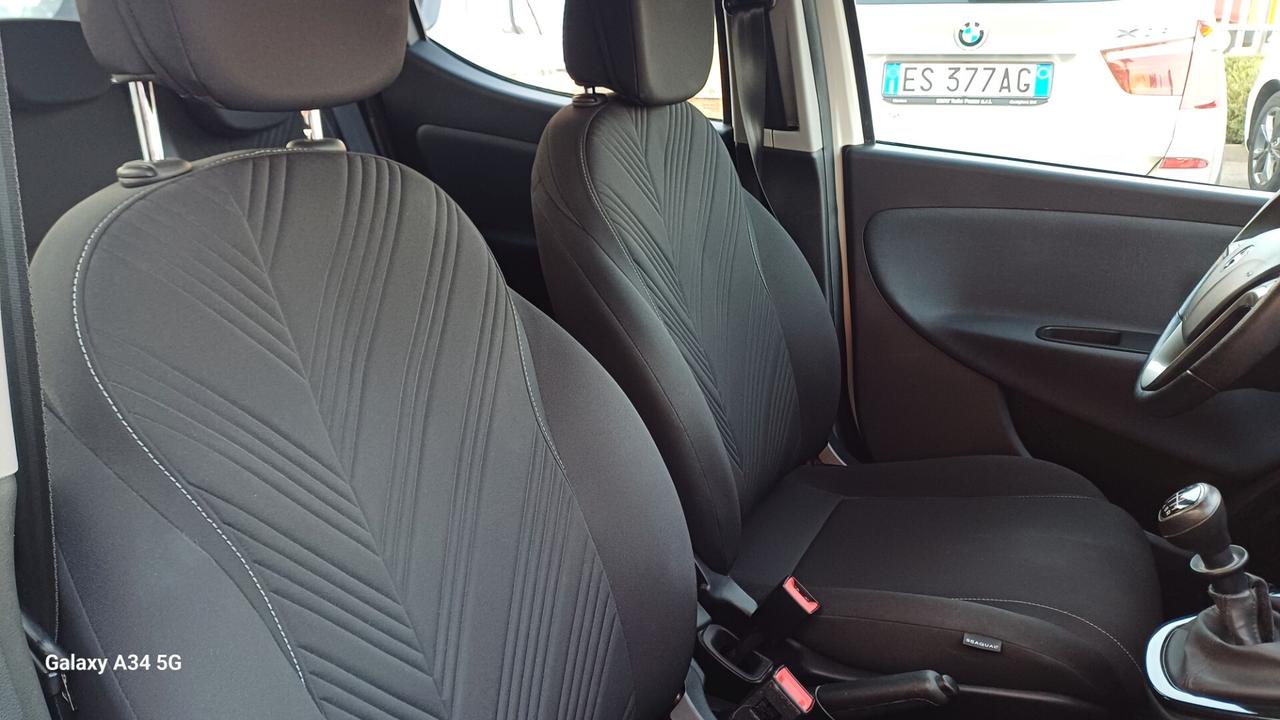 Lancia Ypsilon 1.0 FireFly 5 porte S&S Hybrid Gold Plus